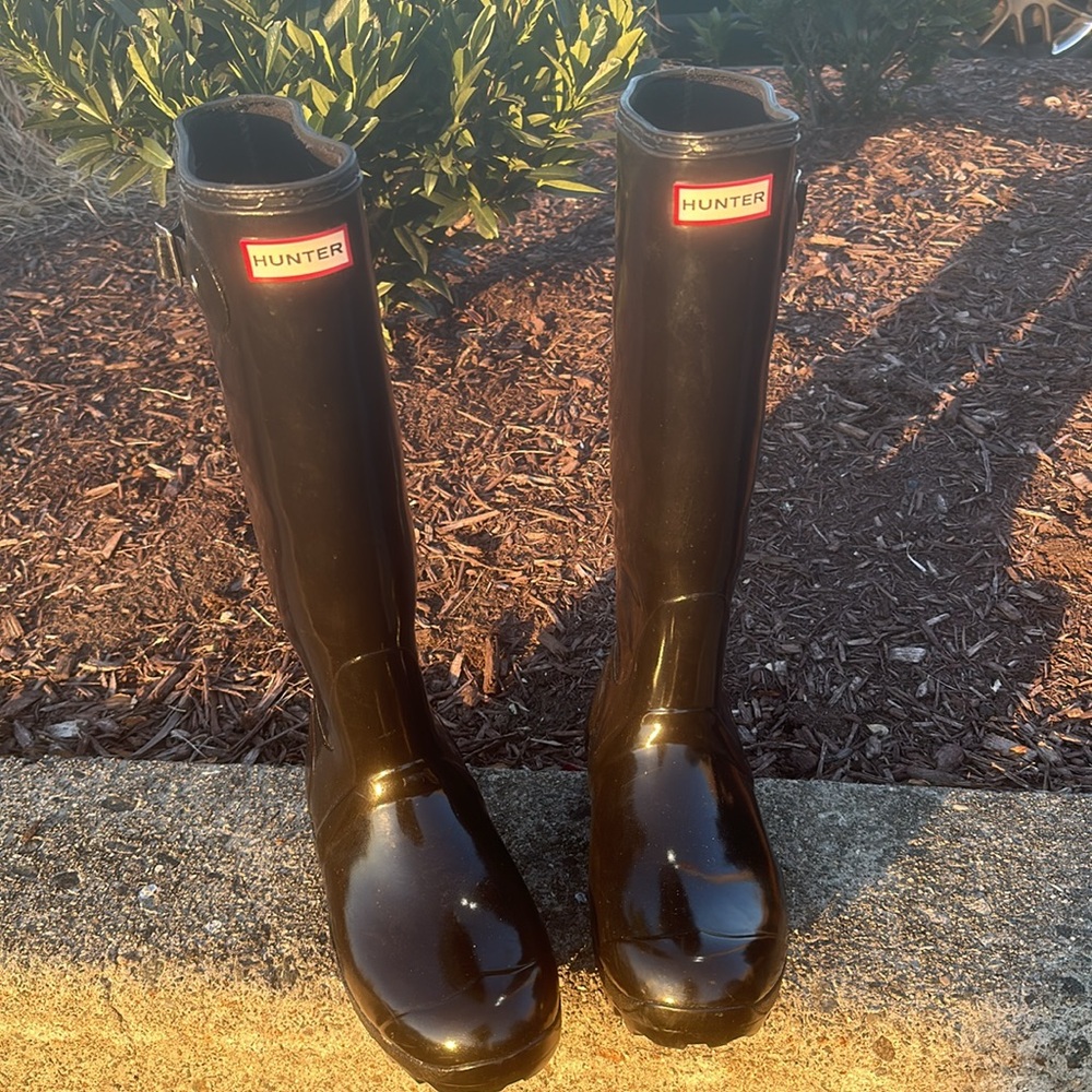 HUNTER Brand “Vibram” sole women’s rain boots. Black Sz. 8W *rugged sole*